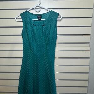 Teal en focus studio dress